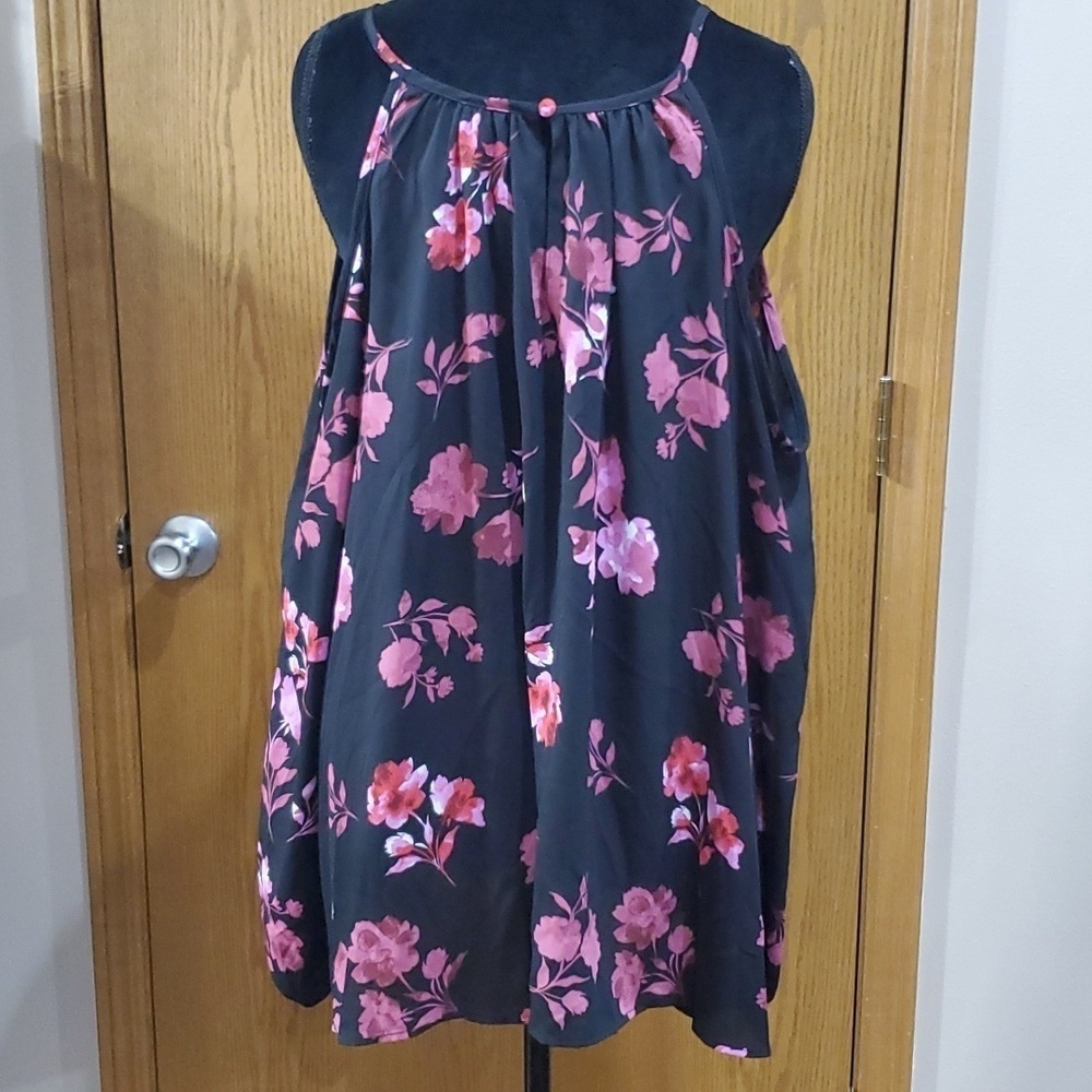 Torrid cold shoulder dusty purple floral rose pattern on black - Picture 5 of 7